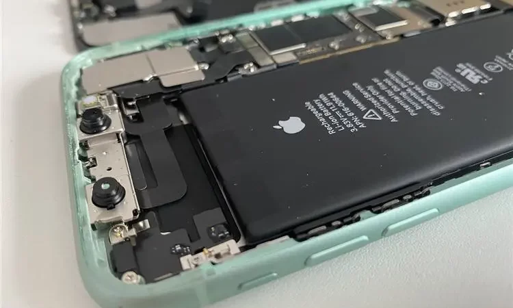 Replace Your iPhone Battery Now, Beat March 1st $20 Price Hike